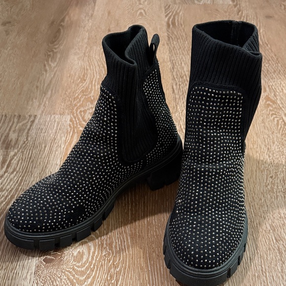 Elegant Black Studded Women's Boots - Picture 2 of 6